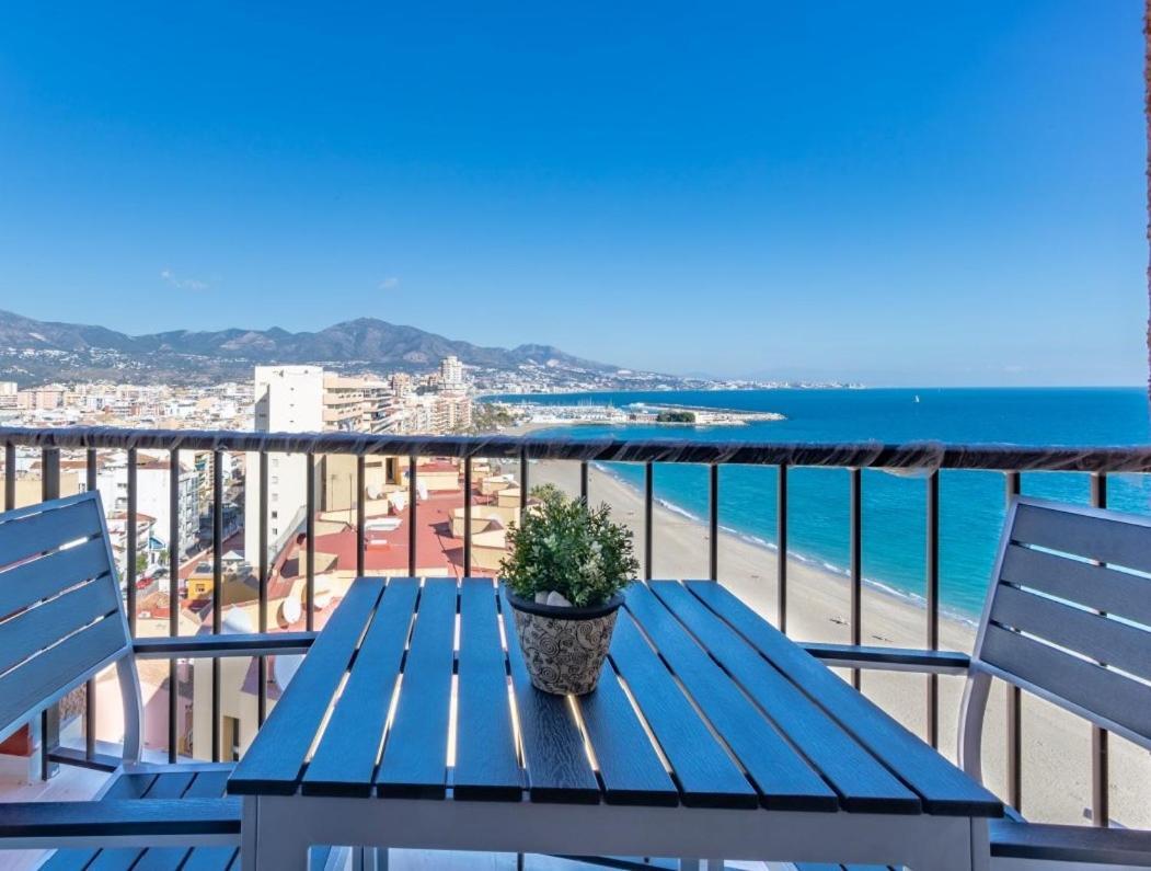 Fuengirola. Bonito En Paseo Maritimo. Espectaculares Vistas Al Mar. Primera Linea 公寓